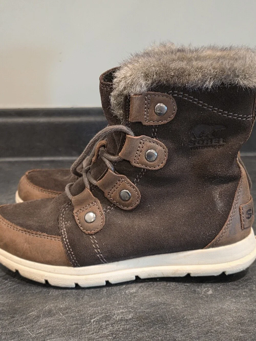 Sorel Women’s Explorer Joan Faux-Fur Lace-Up Winter Boot Size 6